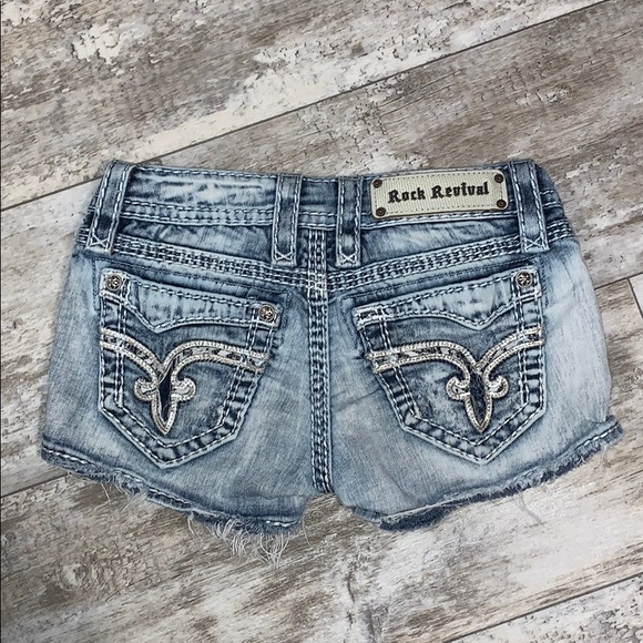 Rock Revival Pants - Rock Revival Vivian Shorts size 24